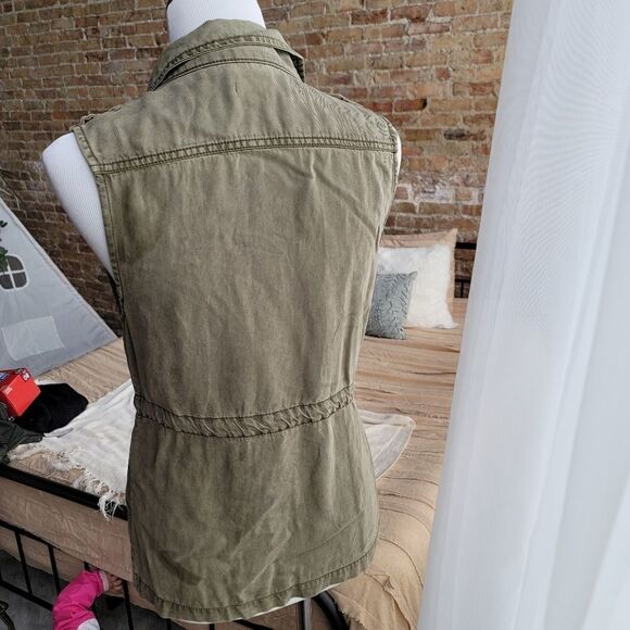 Max Jeans Olive Cinch Waist Utility Vest - Picture 4 of 5